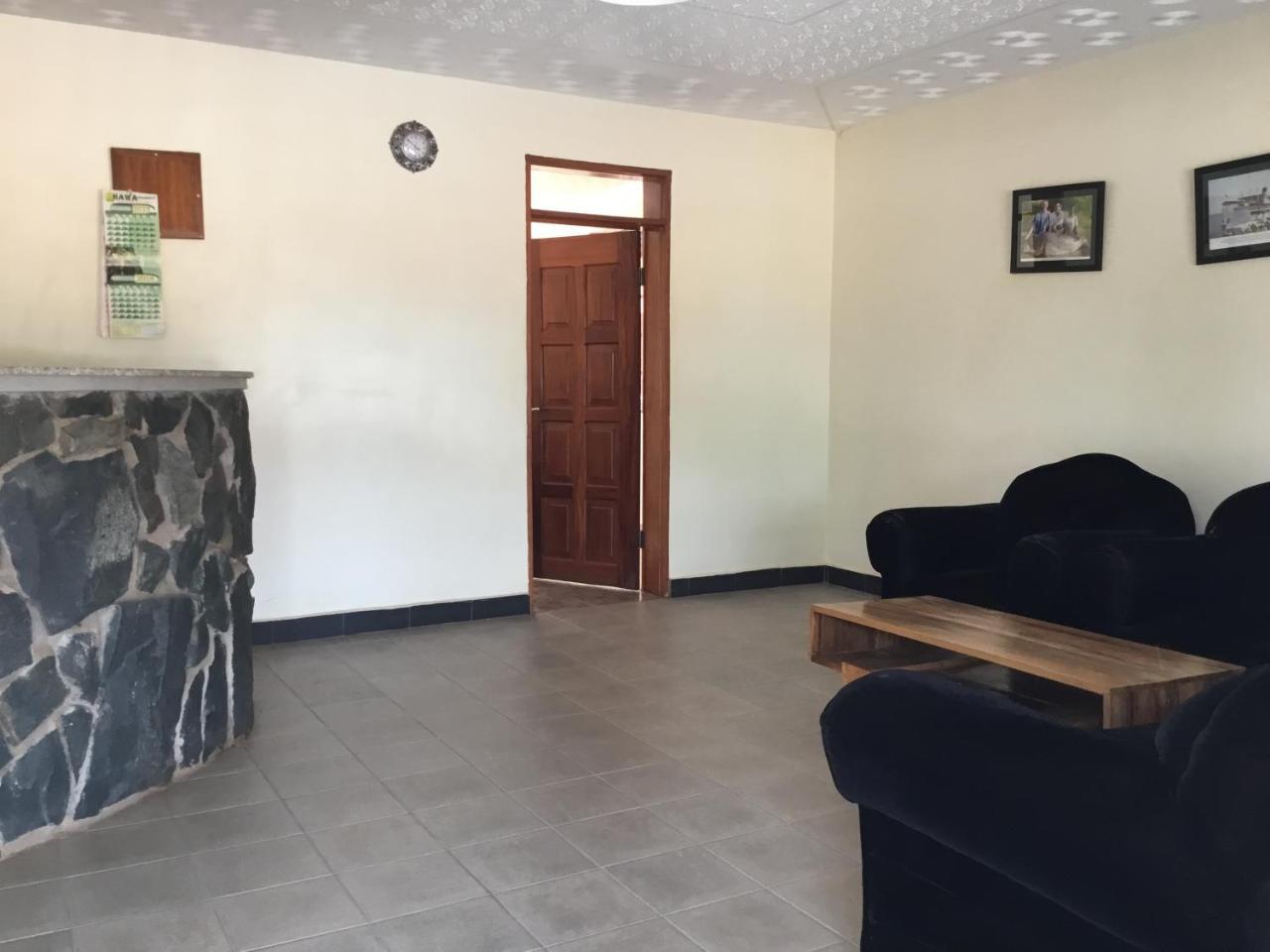 Motel Tuku Masindi Luaran gambar
